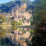 Holiday home Maison Les Glycines