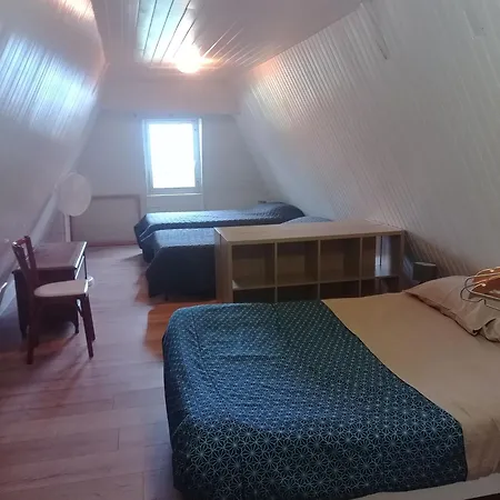 Holiday home Maison Les Glycines *