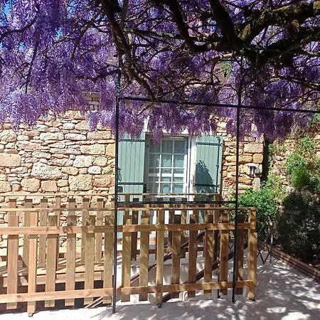 בית נופש Maison Les Glycines
