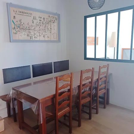 Maison Les Glycines בית נופש לה רוק-גז'אק