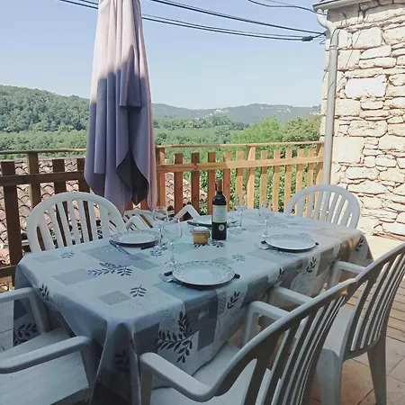 בית נופש Maison Les Glycines