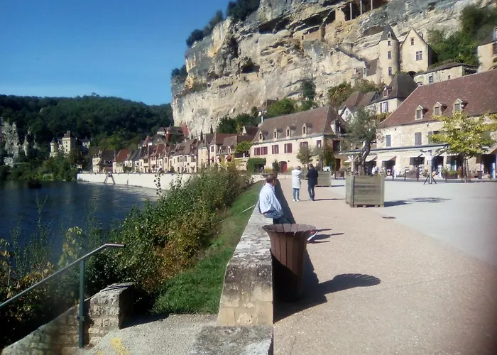 Maison Les Glycines لا روك-غاجياك